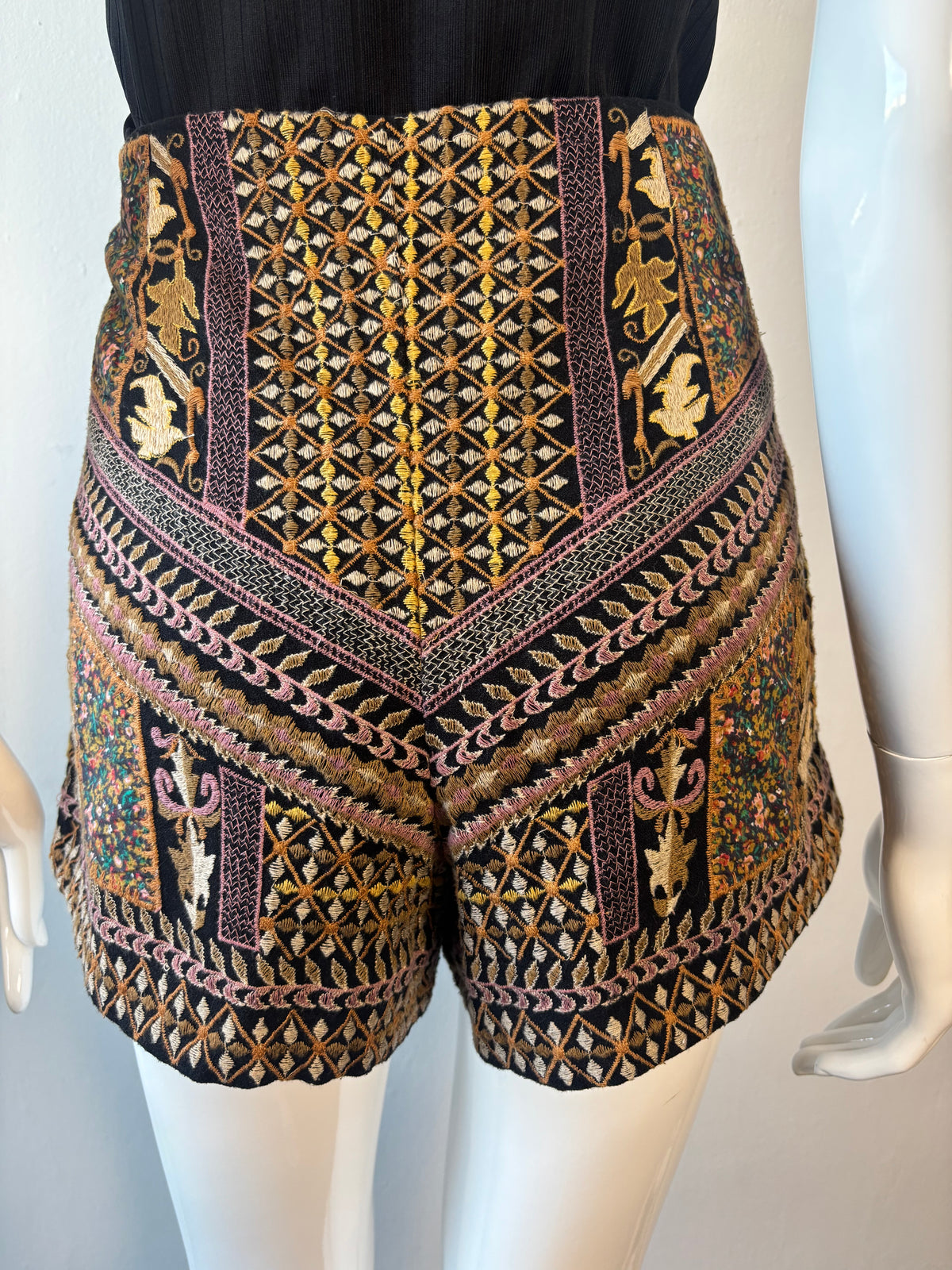 Zara Trafaluc Embroidered High-Waisted Shorts – Black & Gold | L