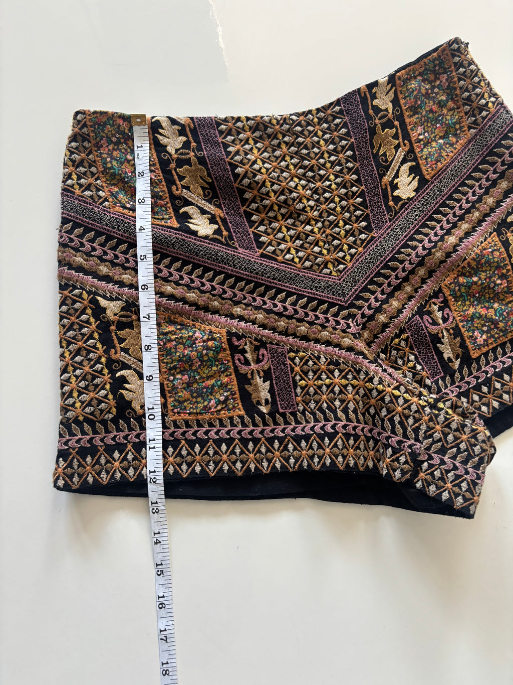 Zara Trafaluc Embroidered High-Waisted Shorts – Black & Gold | L