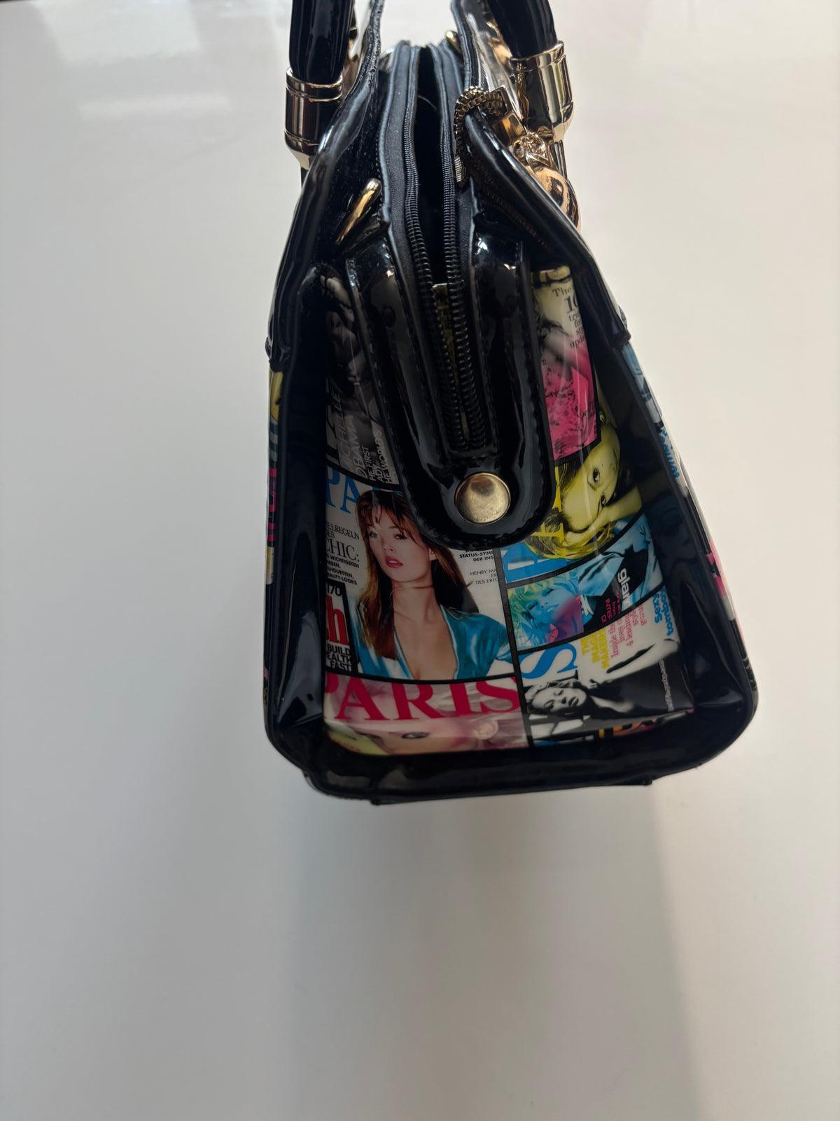 Y2K-Style Paris Magazine Collage Handbag – Black Patent-Look & Gold Tone￼