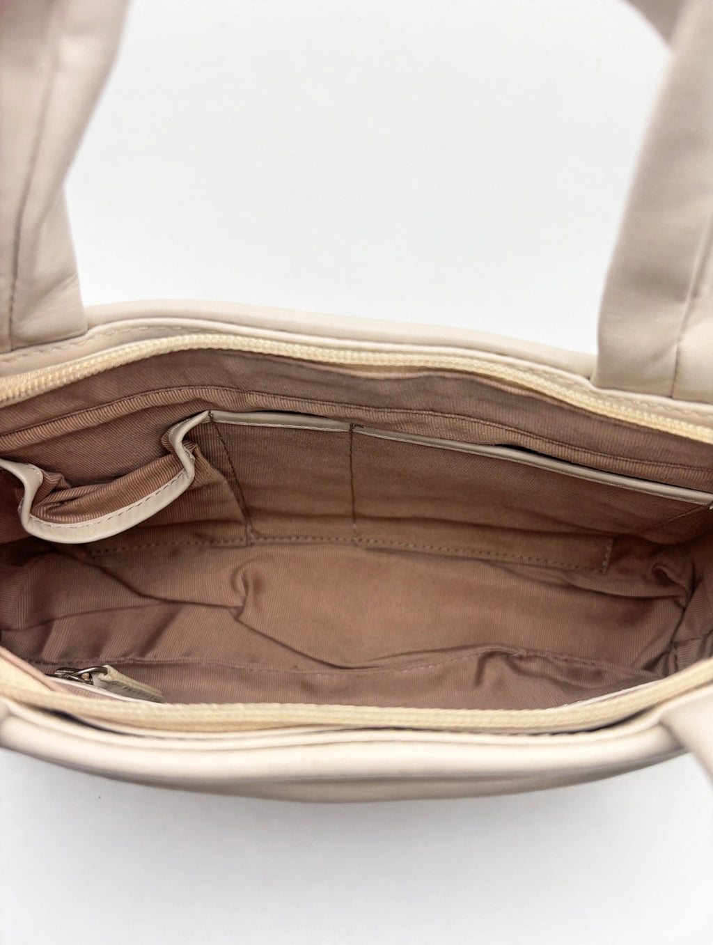 Ciccia Cream Leather Floral Appliqué Handbag – Cat & Butterfly Detail