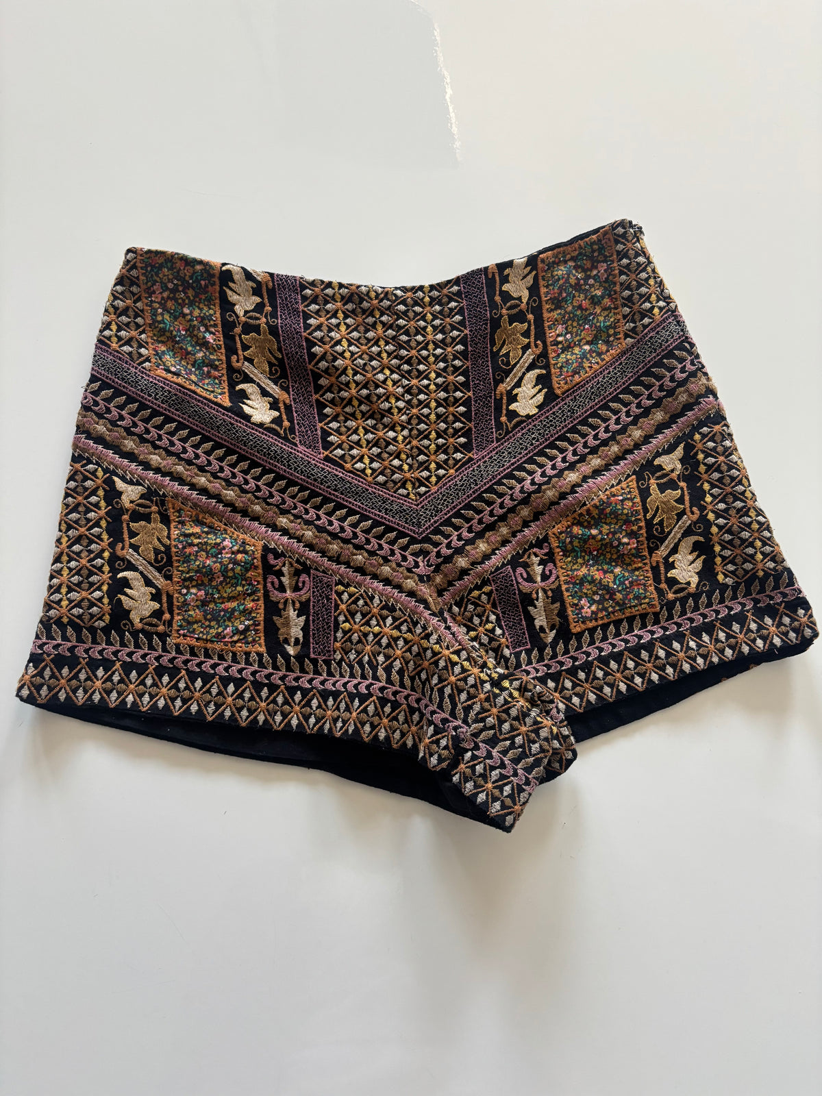 Zara Trafaluc Embroidered High-Waisted Shorts – Black & Gold | L
