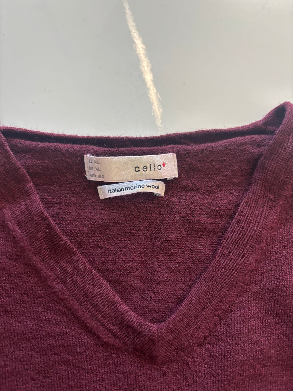 Celio Italian Merino Wool V-Neck Jumper – Burgundy | XL