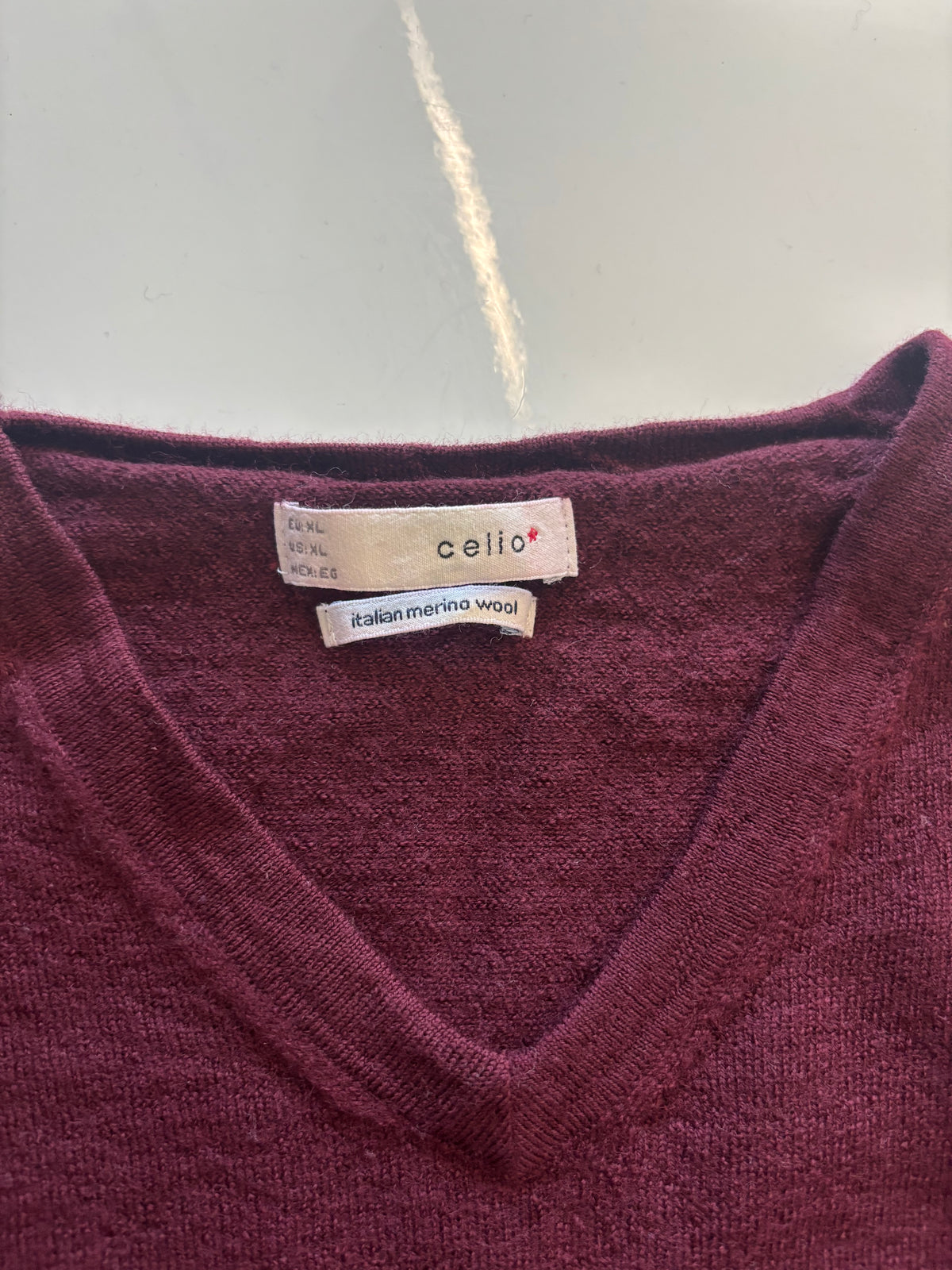Celio Italian Merino Wool V-Neck Jumper – Burgundy | XL