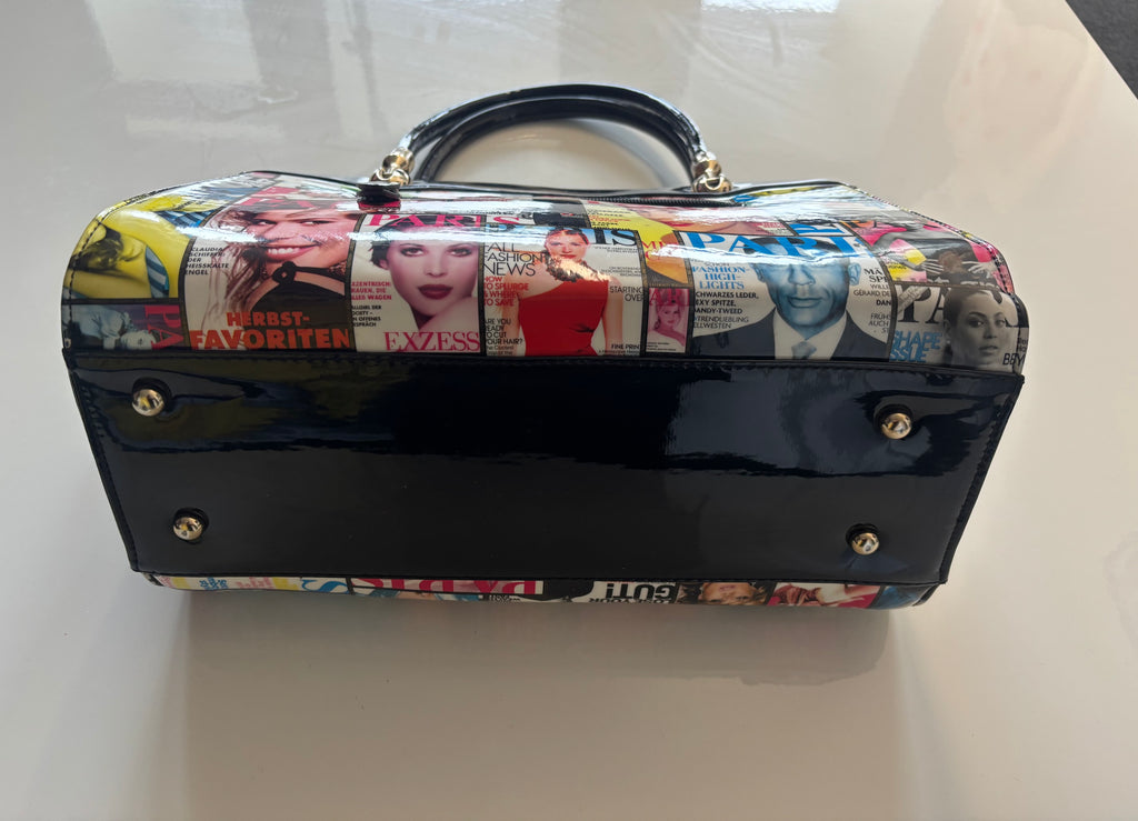 Y2K-Style Paris Magazine Collage Handbag – Black Patent-Look & Gold Tone￼