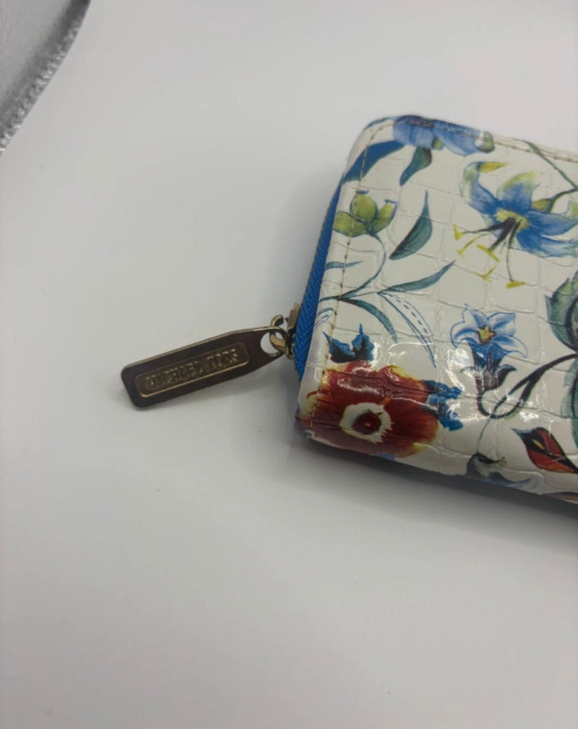 Michael Kors Floral Zip-Around Wallet – White Multicolour