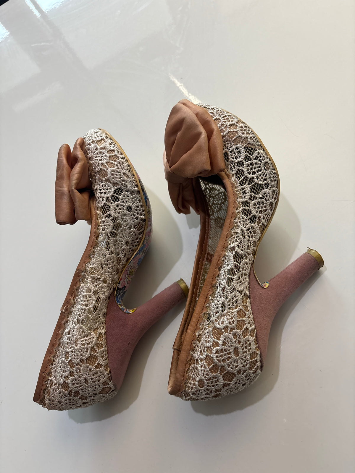 Irregular Choice In the Knick of Time Champagne Lace Bow Heels – UK 5