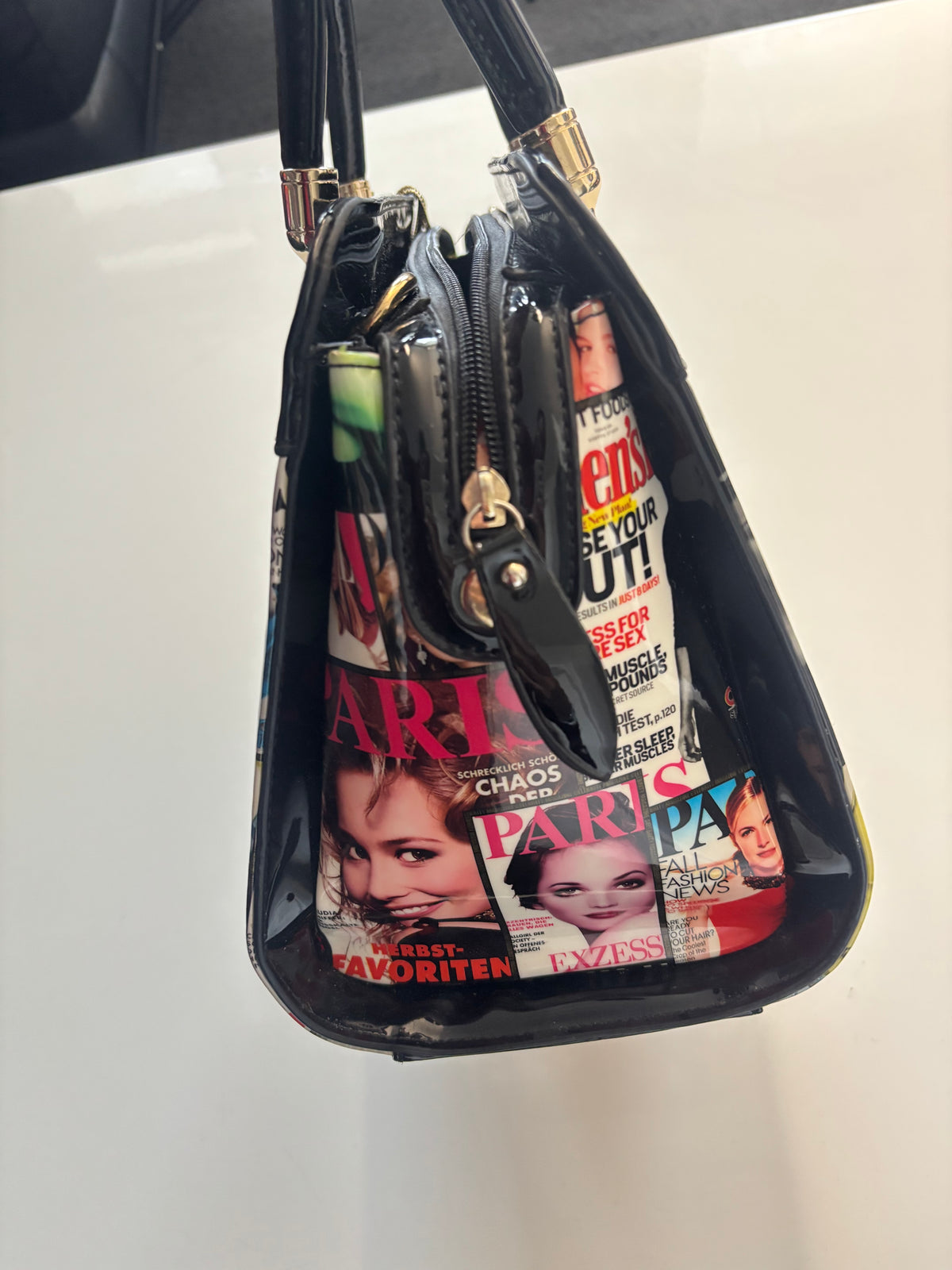 Y2K-Style Paris Magazine Collage Handbag – Black Patent-Look & Gold Tone￼