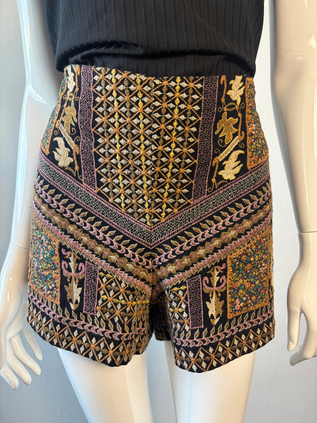 Zara Trafaluc Embroidered High-Waisted Shorts – Black & Gold | L