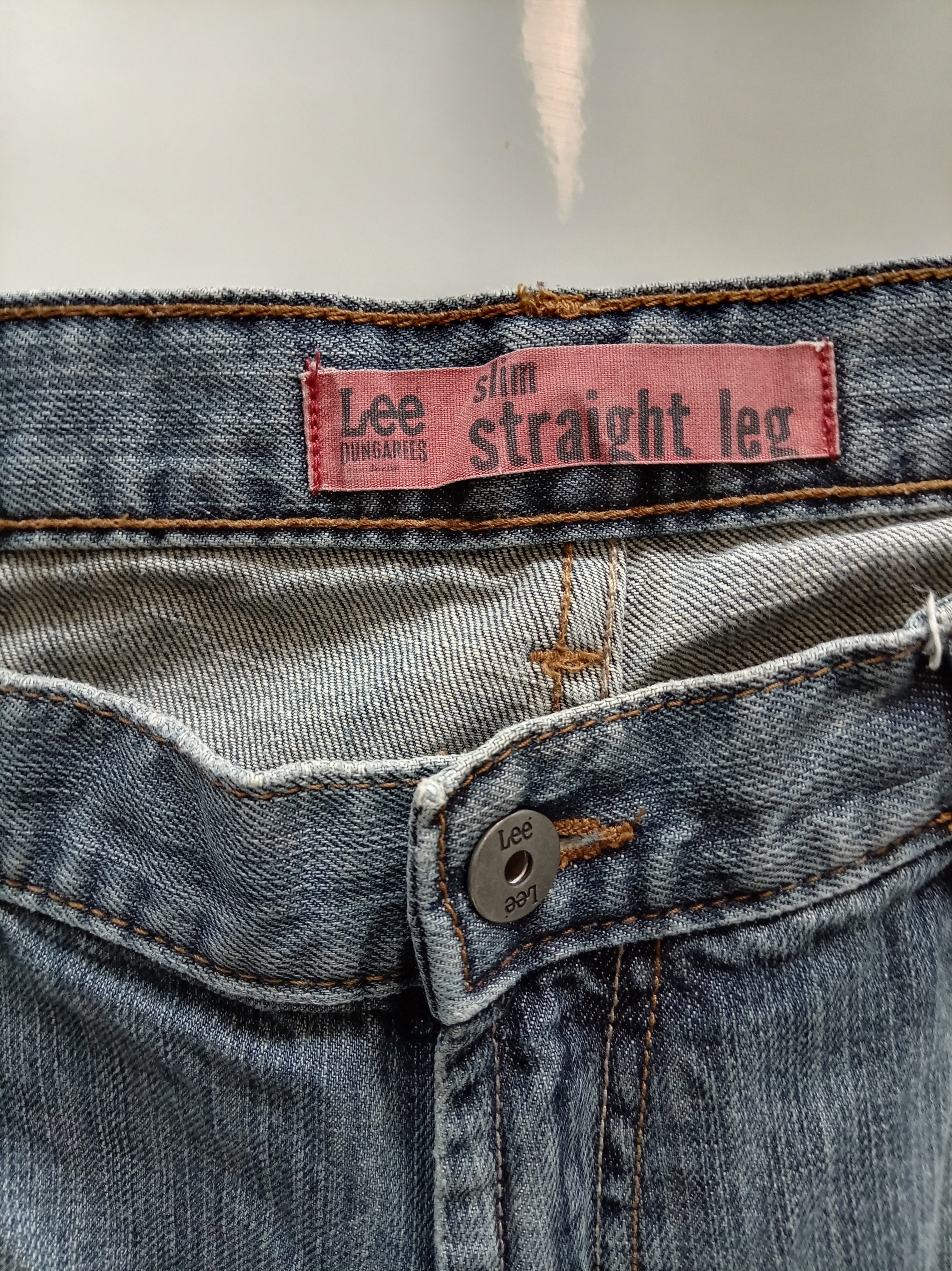 Lee Straight Leg Jeans – Faded Blue (W34 L30)