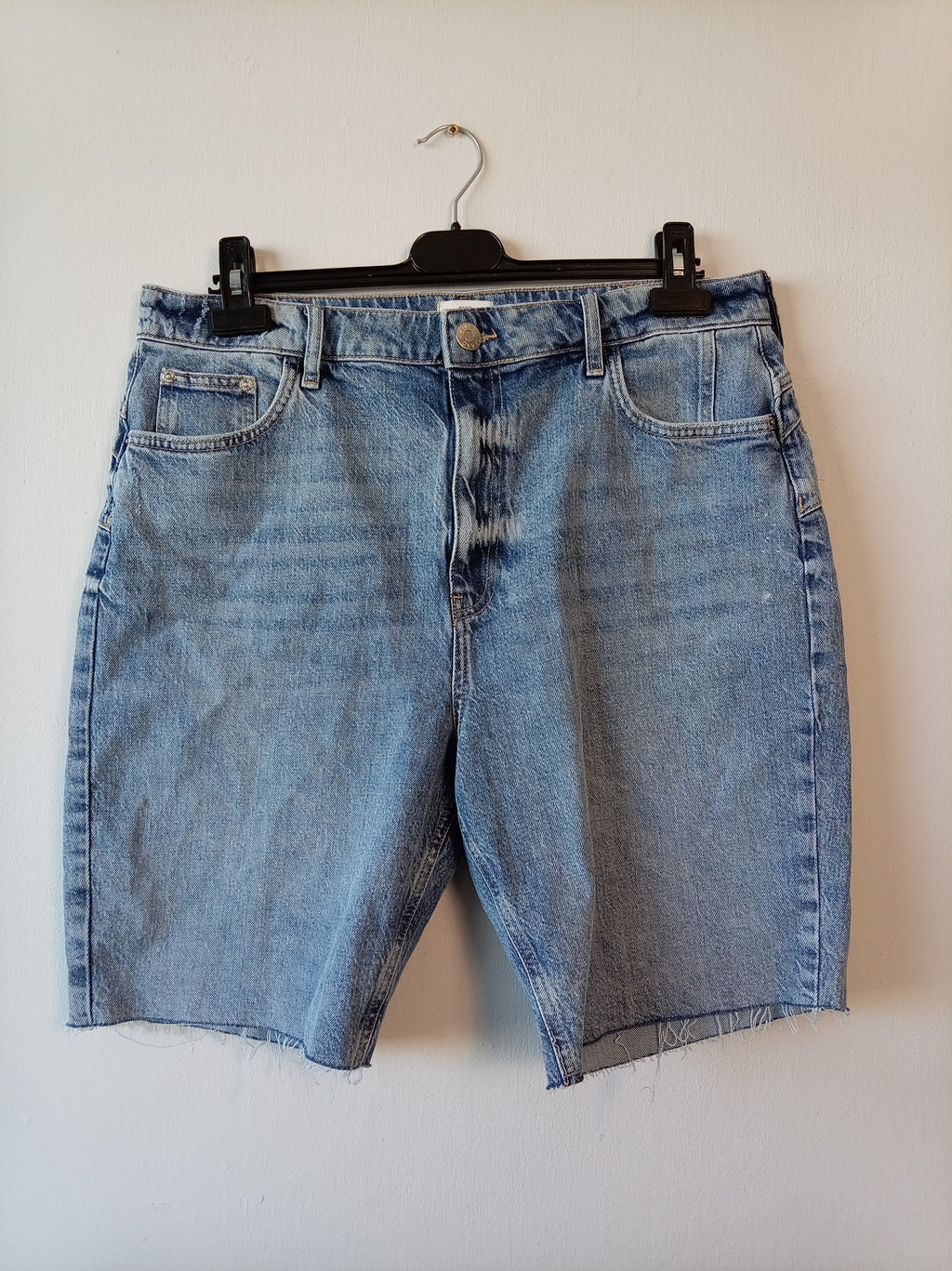 River Island Plus Light Wash Denim Shorts – UK 18