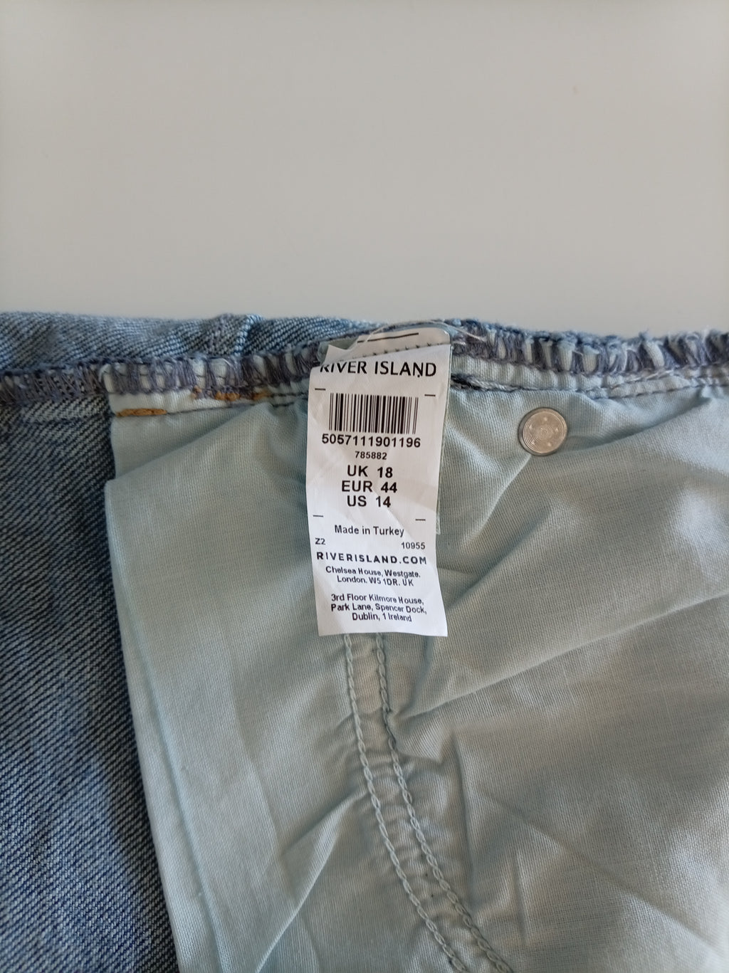 River Island Plus Light Wash Denim Shorts – UK 18