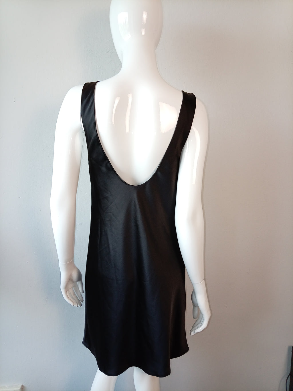 ASOS Design Black Satin Mini Shift Dress – UK 14