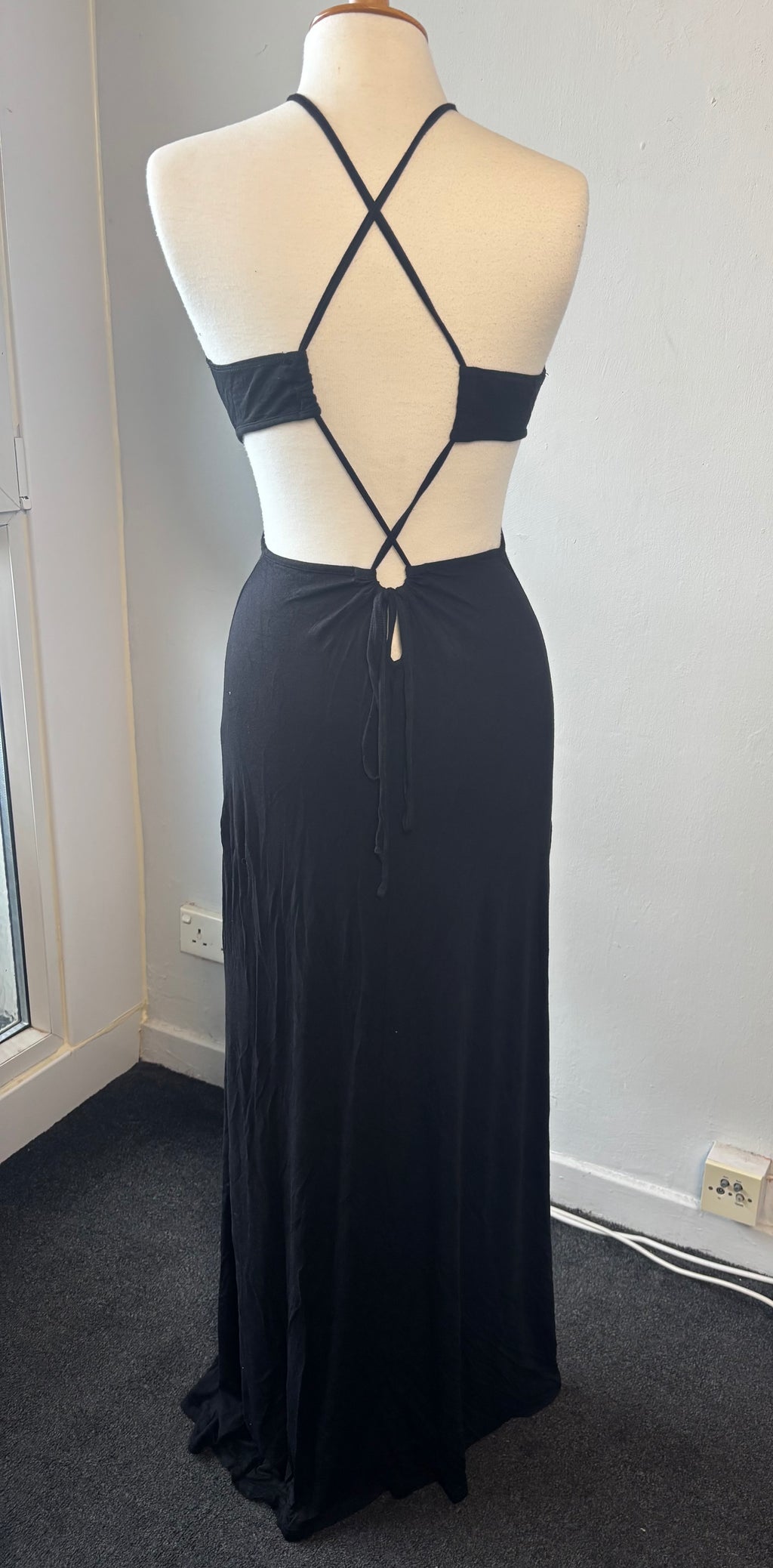 Missguided Black Cut-Out Backless Maxi Dress – Bodycon (UK 12)