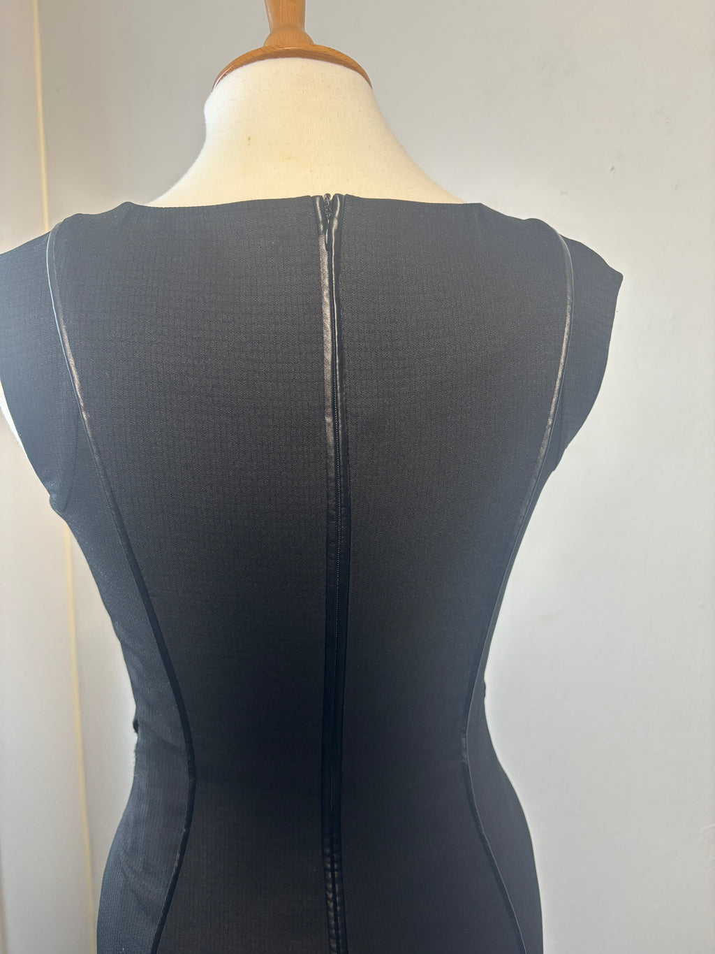Black Bodycon Midi Dress – Sleeveless Panelled Fit (UK 6)