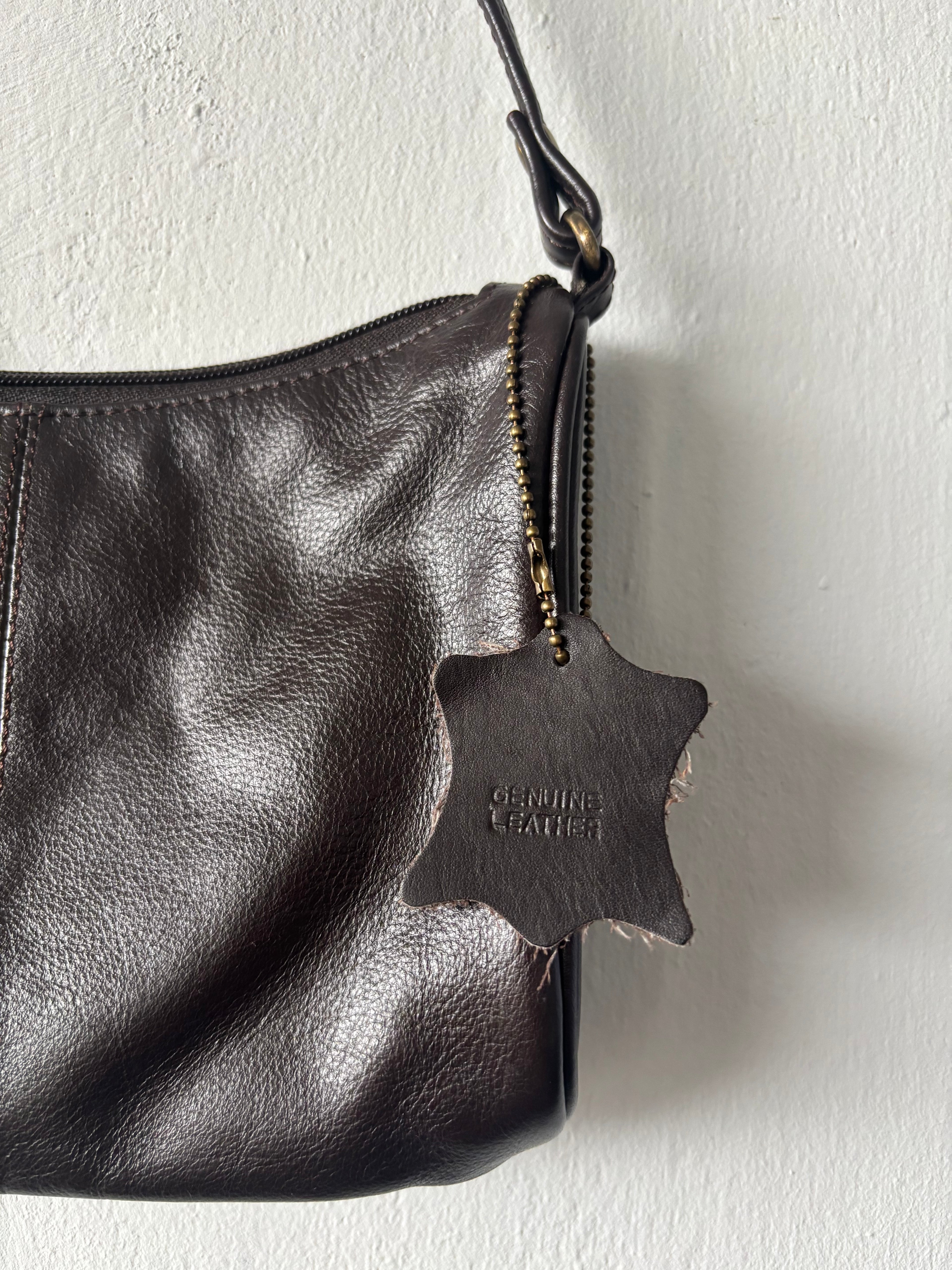 Vintage Brown Leather Shoulder Bag – Minimalist Zip Handbag