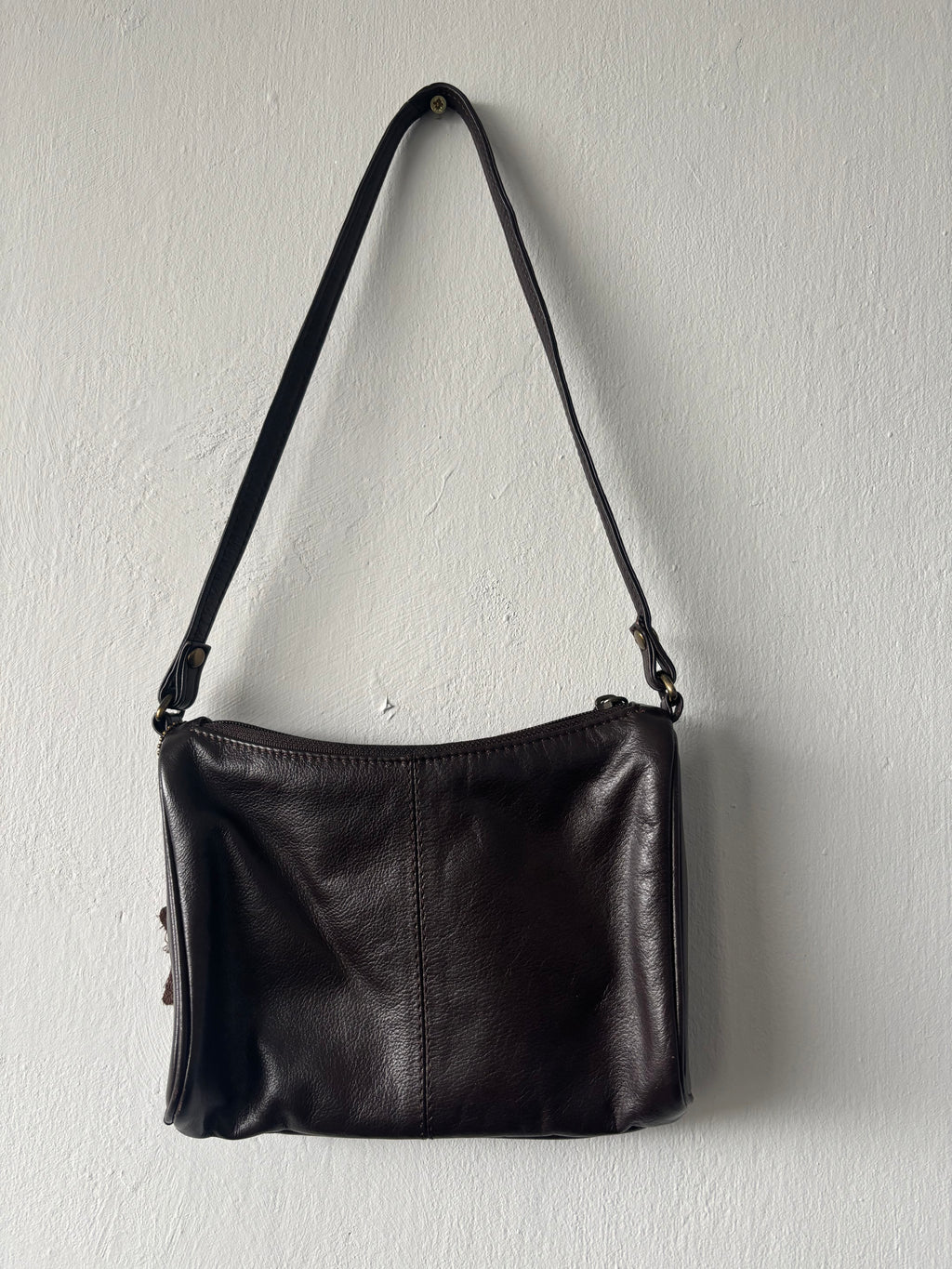 Vintage Brown Leather Shoulder Bag – Minimalist Zip Handbag
