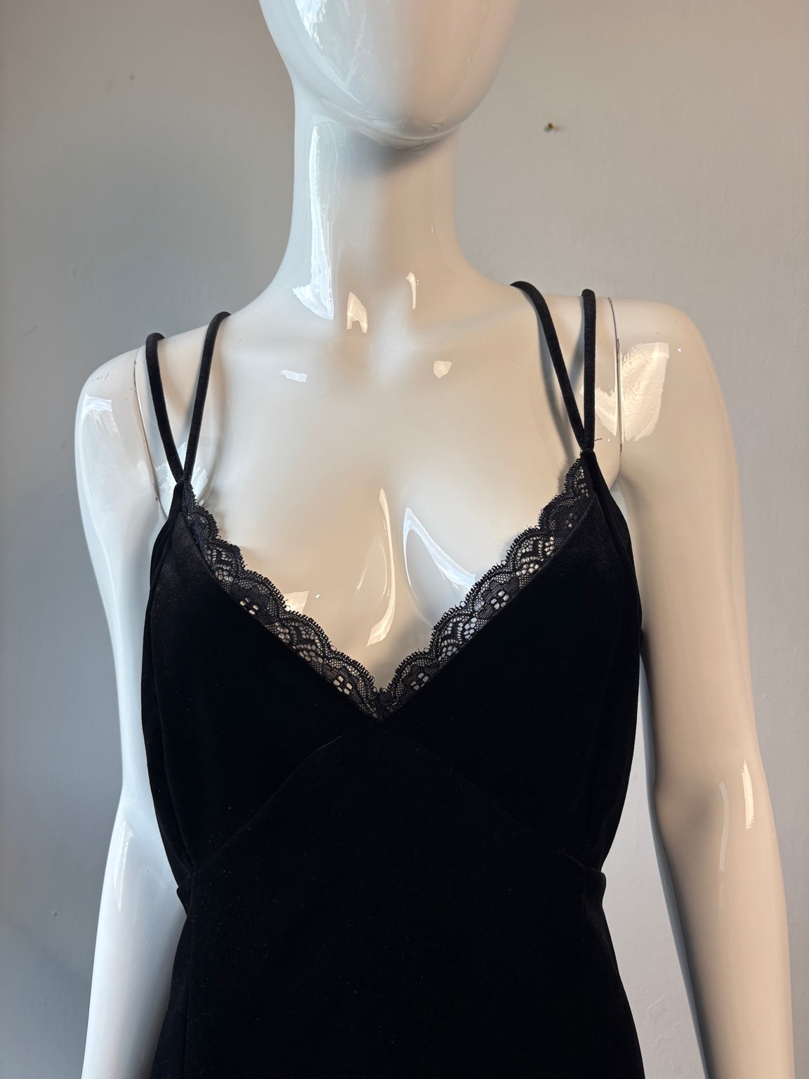 Black Velvet Lace Trim Strappy Nightdress – Size Unknown
