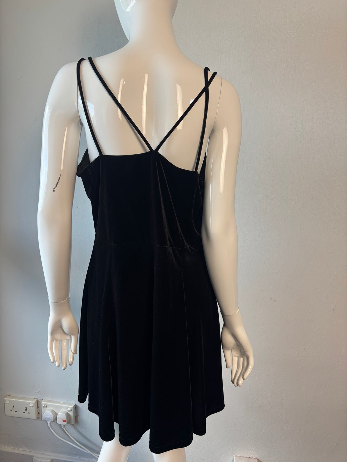 Black Velvet Lace Trim Strappy Nightdress – Size Unknown