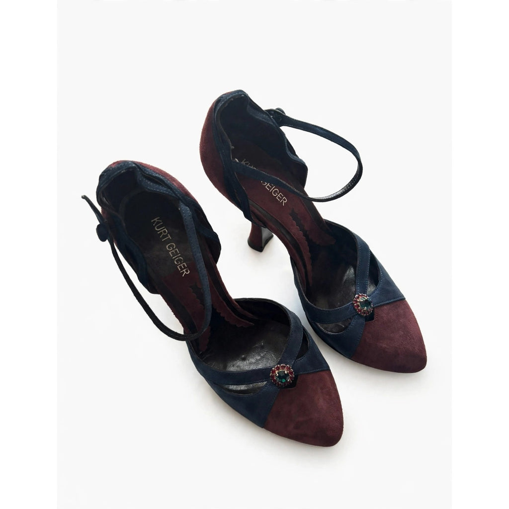 Kurt Geiger Burgundy & Navy Suede Heels – Made in Italy
Italian craftsmanship meets timeless elegance.