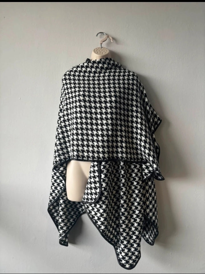 Select Black & White Houndstooth Cape Poncho – One Size