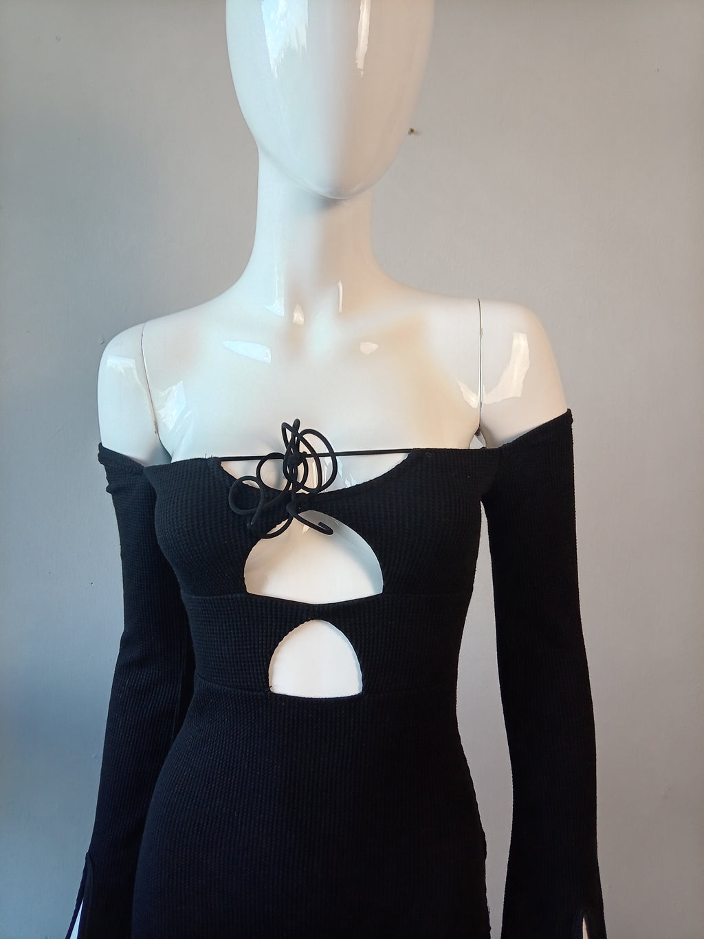 🖤 Katch Me Black Cut-Out Mini Dress | XS | Off-Shoulder Bodycon | Y2K Party