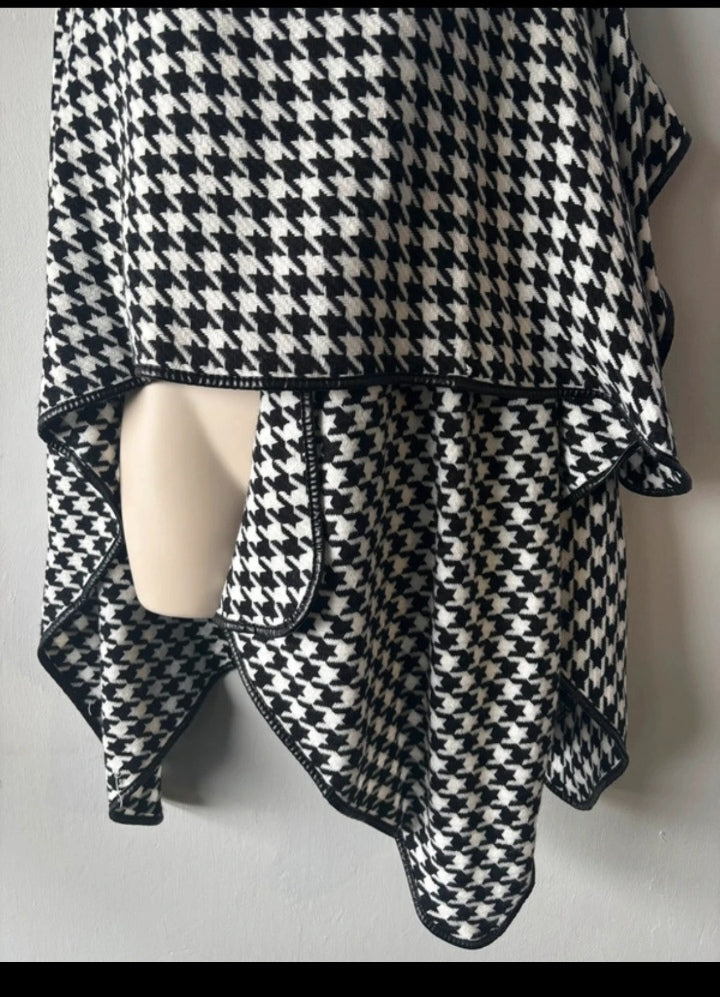 Select Black & White Houndstooth Cape Poncho – One Size