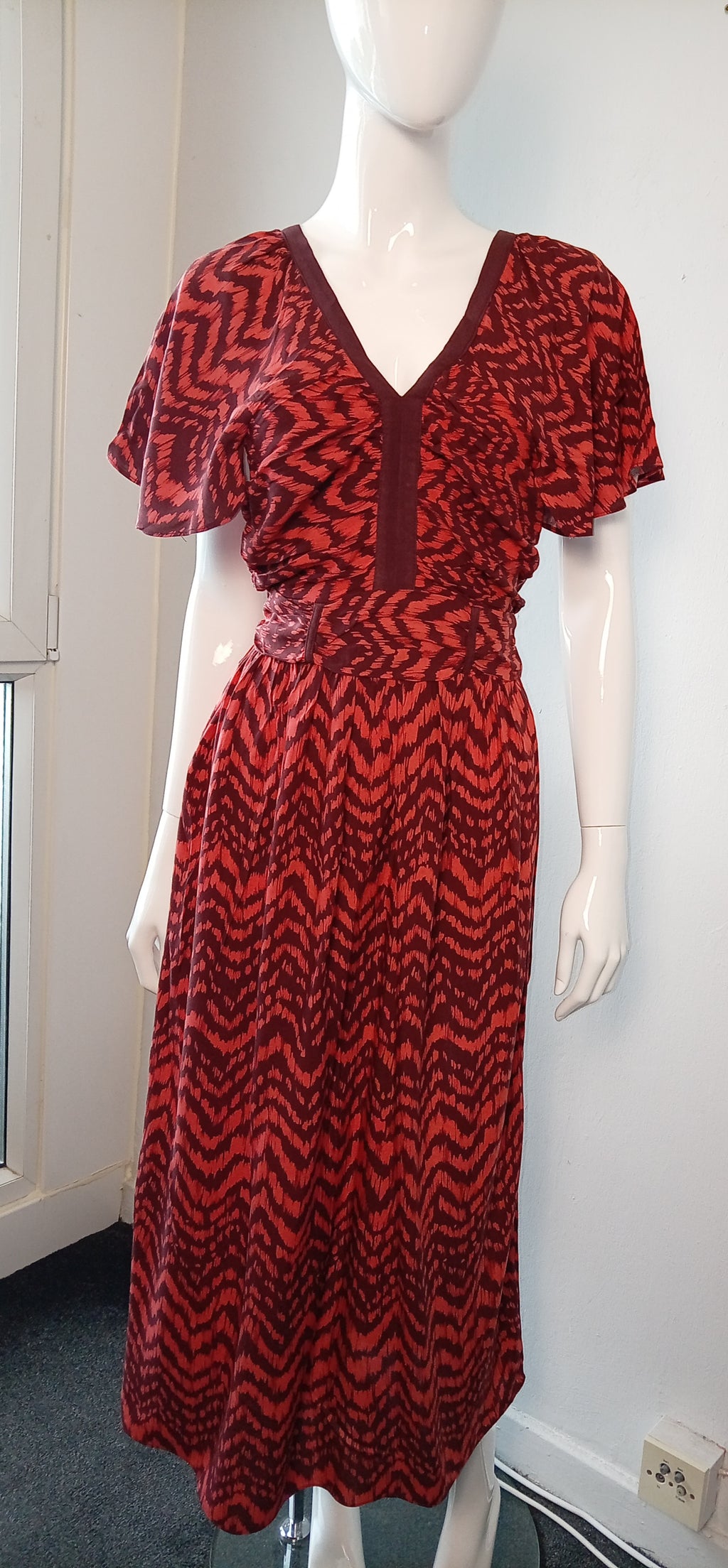 Red Abstract Print Midi Dress UK 12 BNWT Flutter Sleeve Occasion Dress