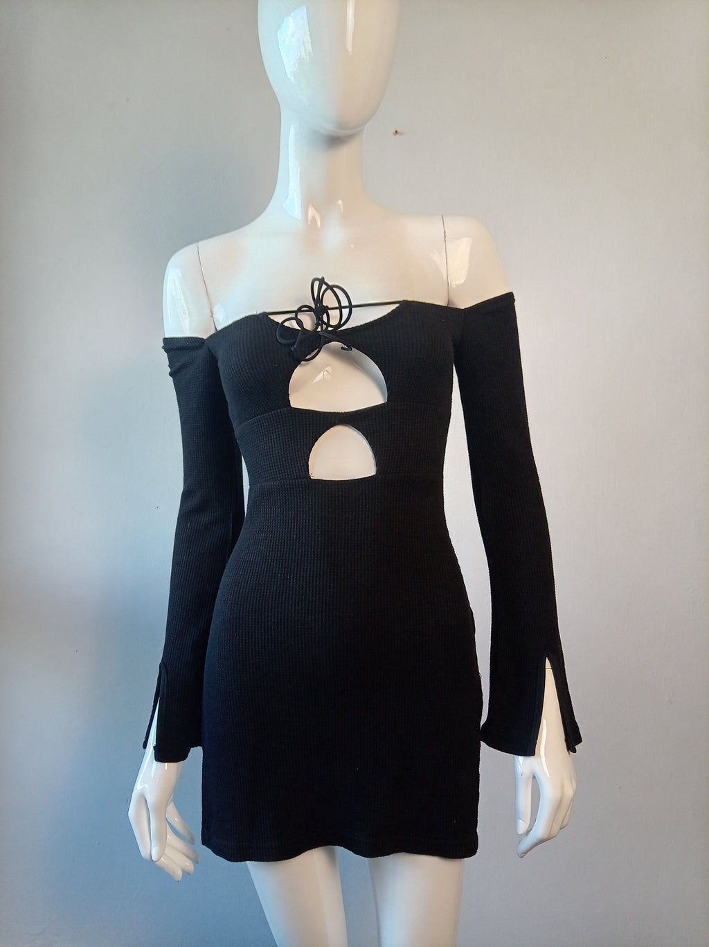 🖤 Katch Me Black Cut-Out Mini Dress | XS | Off-Shoulder Bodycon | Y2K Party