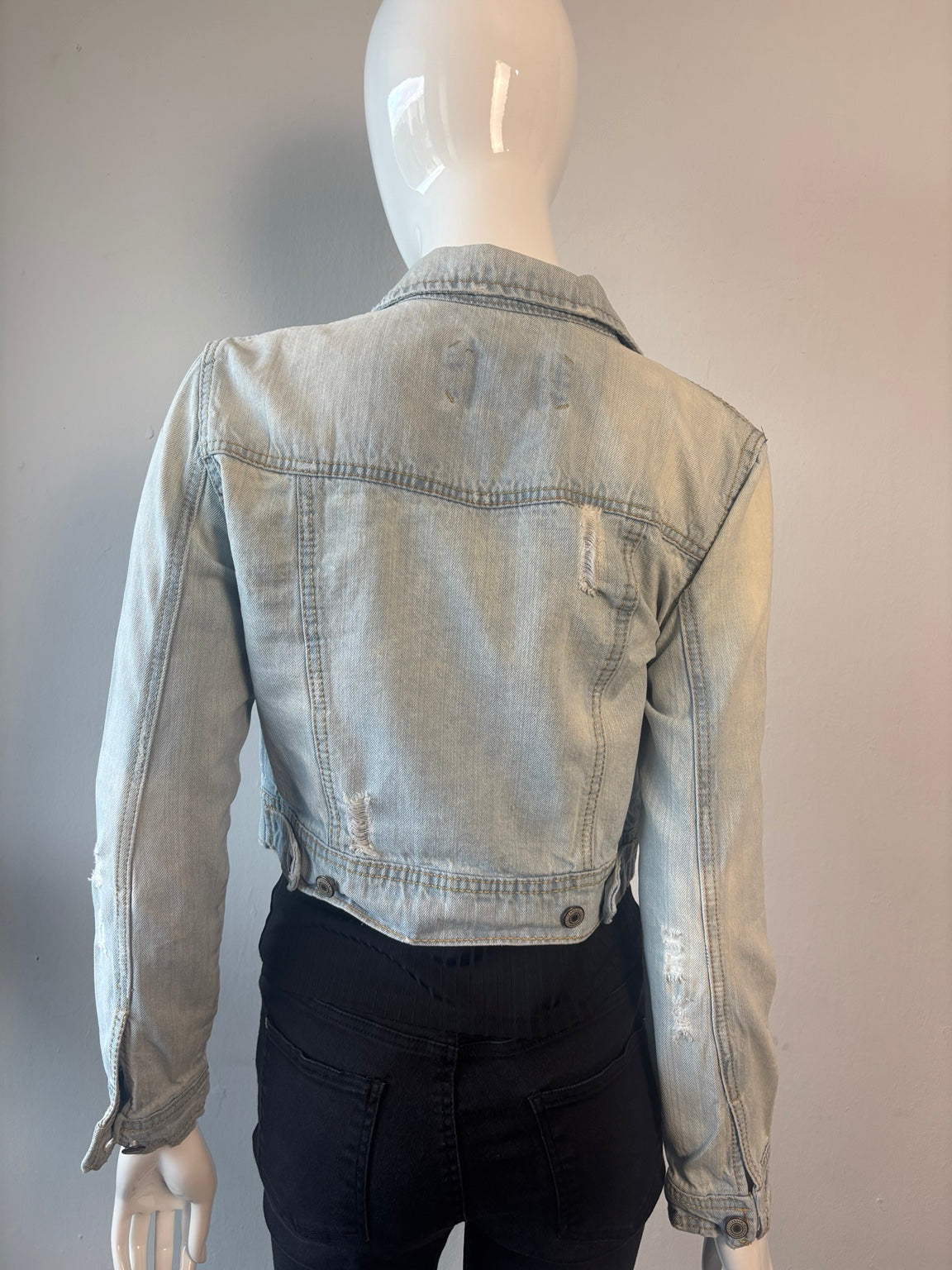 Rue21 Y2K Distressed Cropped Denim Jacket – Light Wash