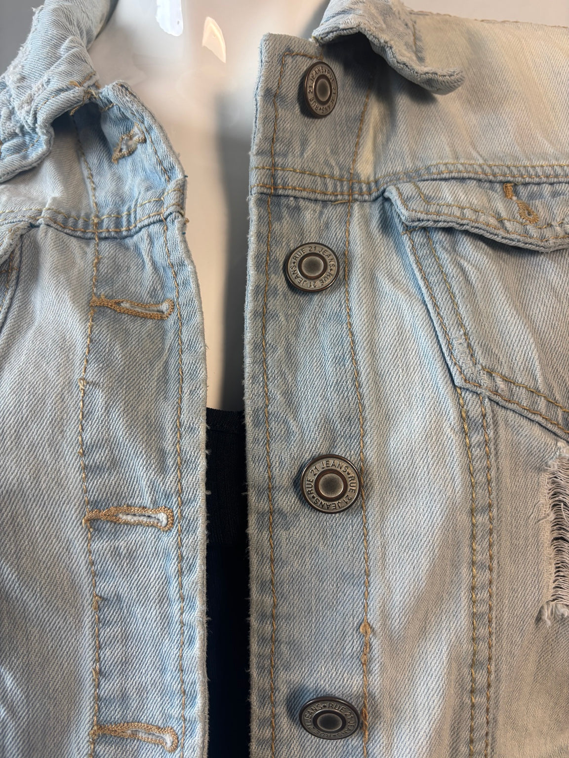 Rue21 Y2K Distressed Cropped Denim Jacket – Light Wash